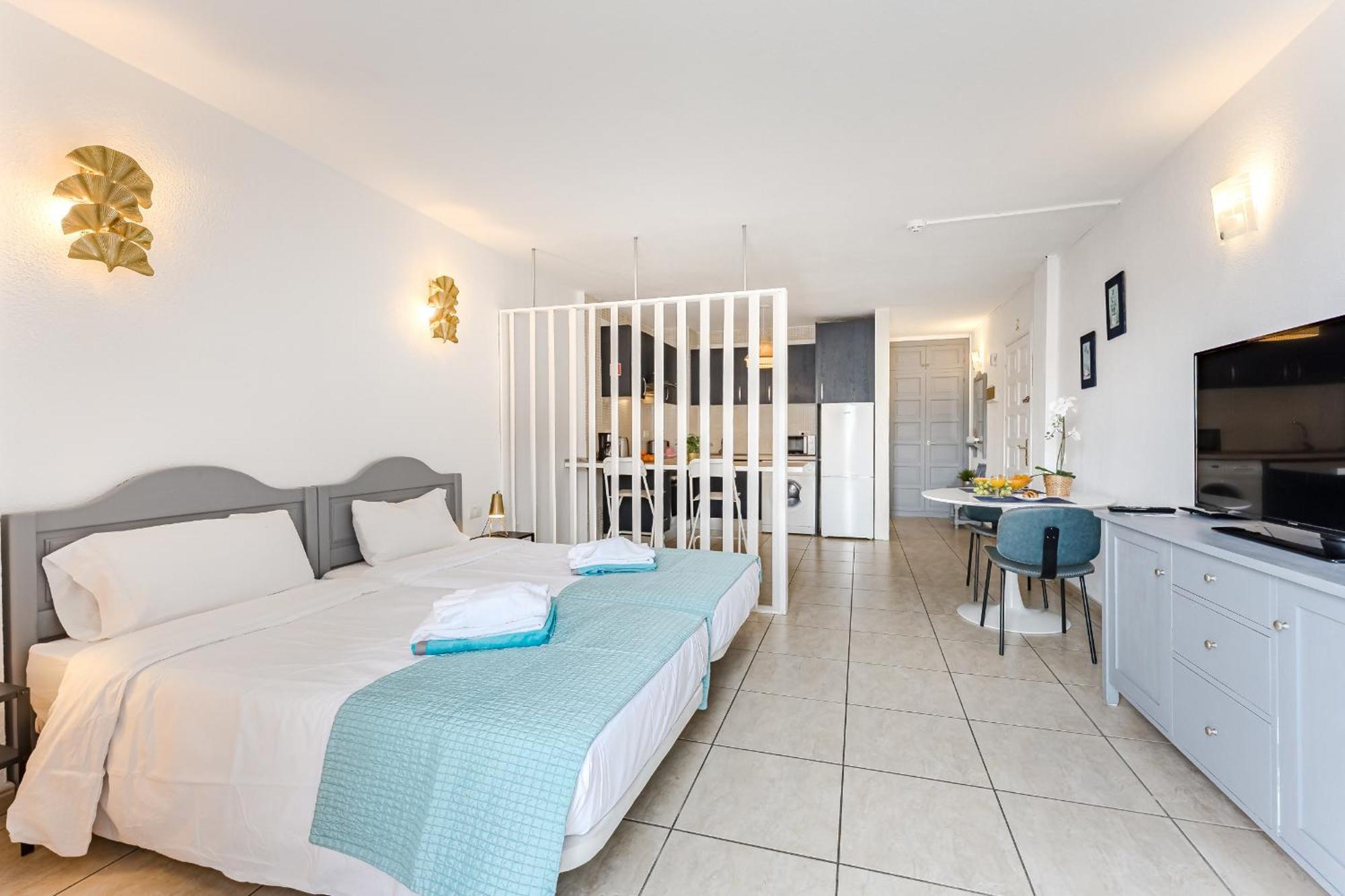 Blue Cristianos By Welcome Tenerife Los Cristianos  Exterior photo